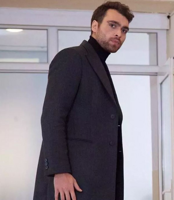 Sarmaş dolaş görüntülendiler!